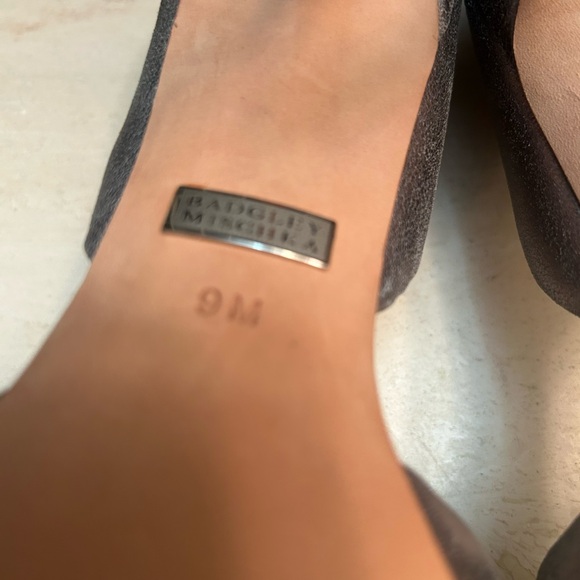 Badgley Mischka Giana II D’Orsay Heels – Pewter Metallic Suede Women’s Size 9M - Picture 11 of 11